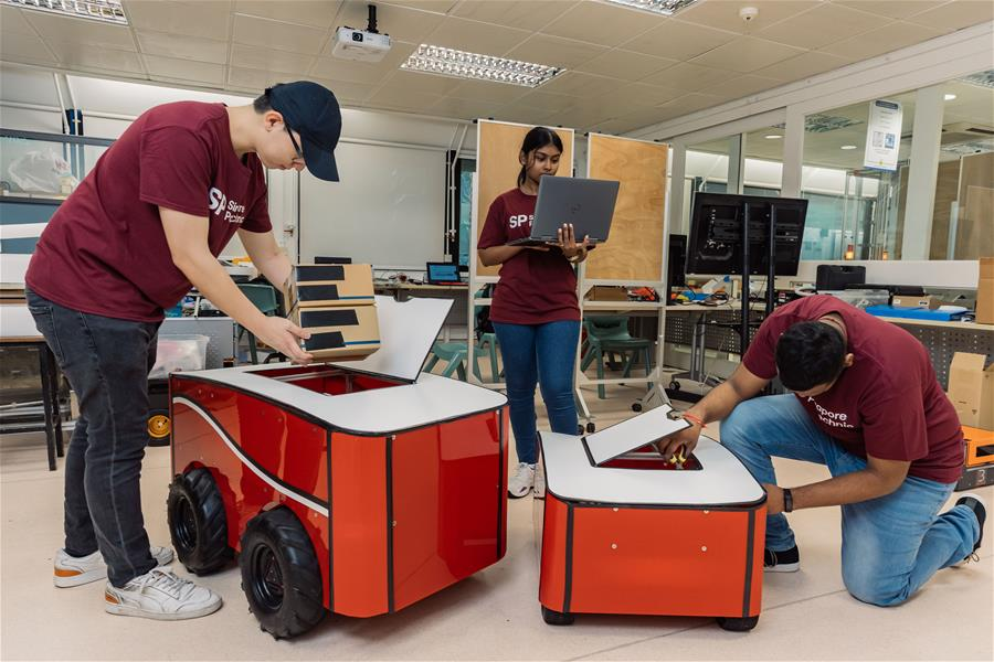 Robôs Móveis Autônomos para Entrega Externa pela Singapore Polytechnic